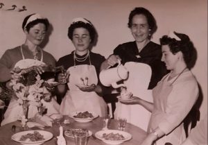 Año 1960. Villasayas. Invitadas de boda.