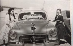Año 1953. San Esteban de Gormaz. Eloisa Hernandez y Pilar Miranda. Celebrando San Cristóbal.