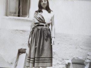 Año 1965. Paquita Cervero en las fiestas de Rejas de San Esteban.