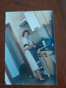 Año 1990. Barahona. Elisa Miranda Rangil preparando la comida un día cualquiera para su familia