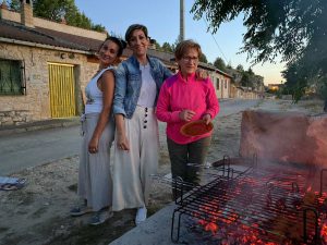 Año 2019. Mujeres haciendo barbacoa.