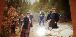 Año 1990. Torreblacos. Tina y Conce. Merienda en el paraje de "La Casillona"
