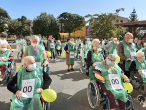 Año 2019. Agreda. Grupo de mujeres de la Residencia Nuestra Sra de Agreda apoyando la marcha contra el cáncer