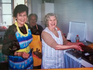 Año 2009. Covaleda. Preparando la Operación Bocata en la sede de la Asociación de Amas de Casa